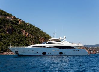 LOCATION YACHT FERRETTI 112