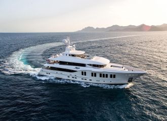 LOCATION ALIA YACHTS 41M