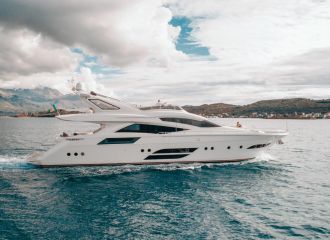 LOCATION YACHT DOMINATOR 780S