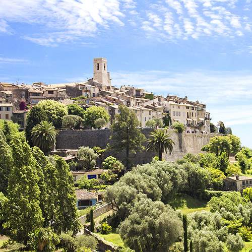 Le village de Saint-Paul-de-Vence dans l'arrire-pays du sud de la France