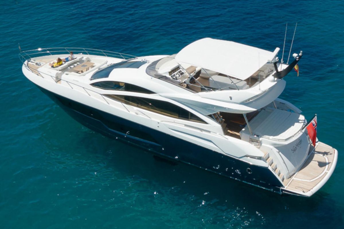 SUNSEEKER 80 A L'ANCRE