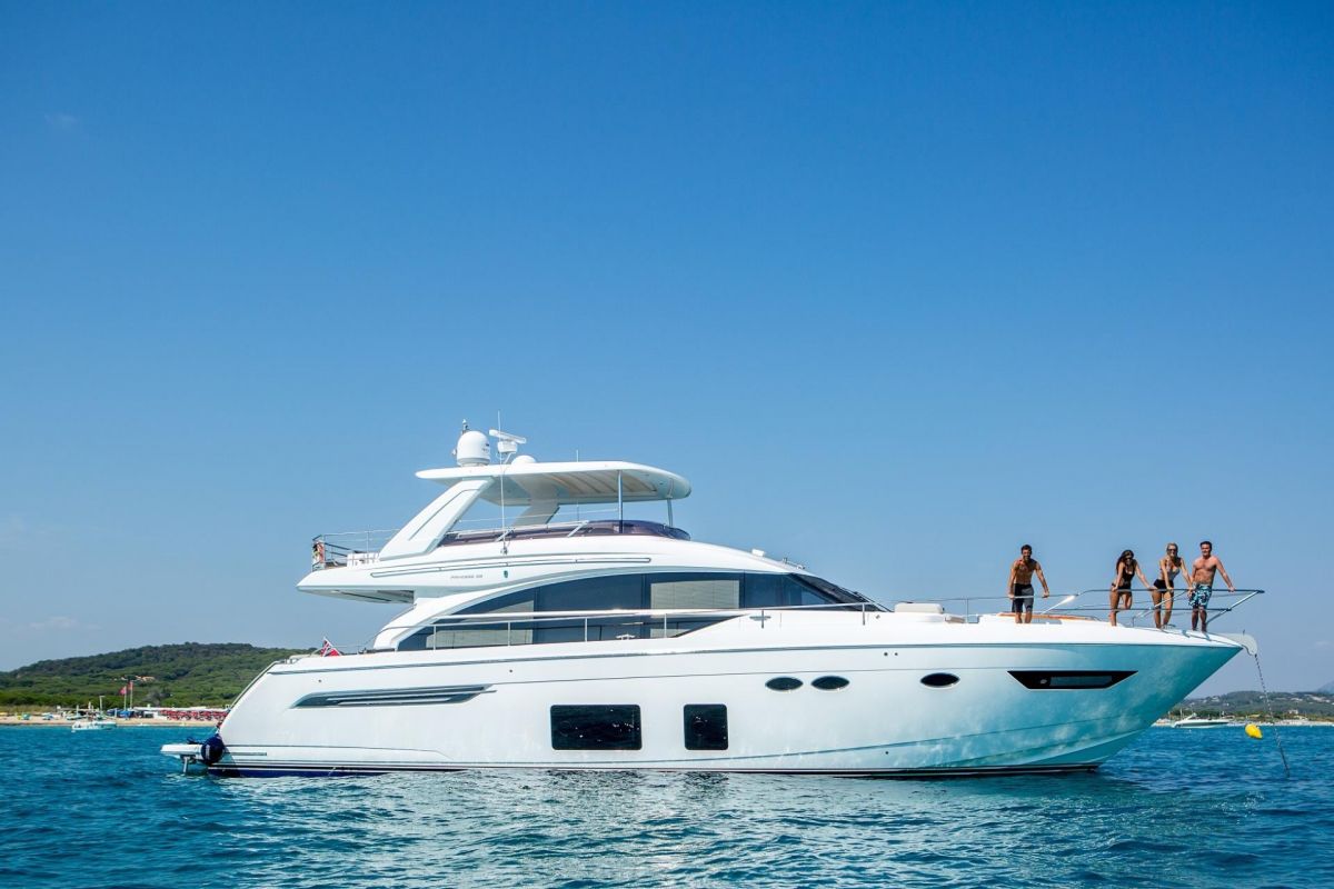 LOCATION YACHT PRINCESS 68