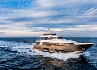 LOCATION YACHT FERRETTI NAVETTA