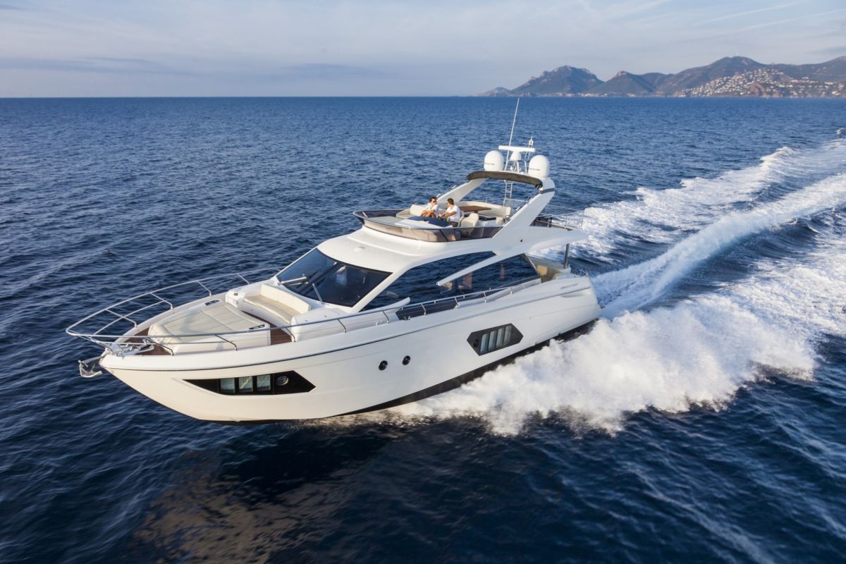 LOCATION YACHT ABSOLUTE 60