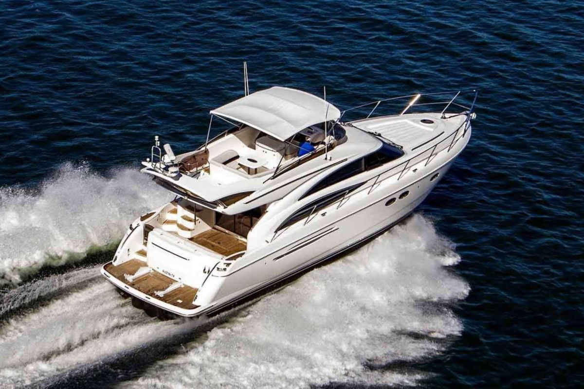 LOCATION YACHT PRINCESS 61