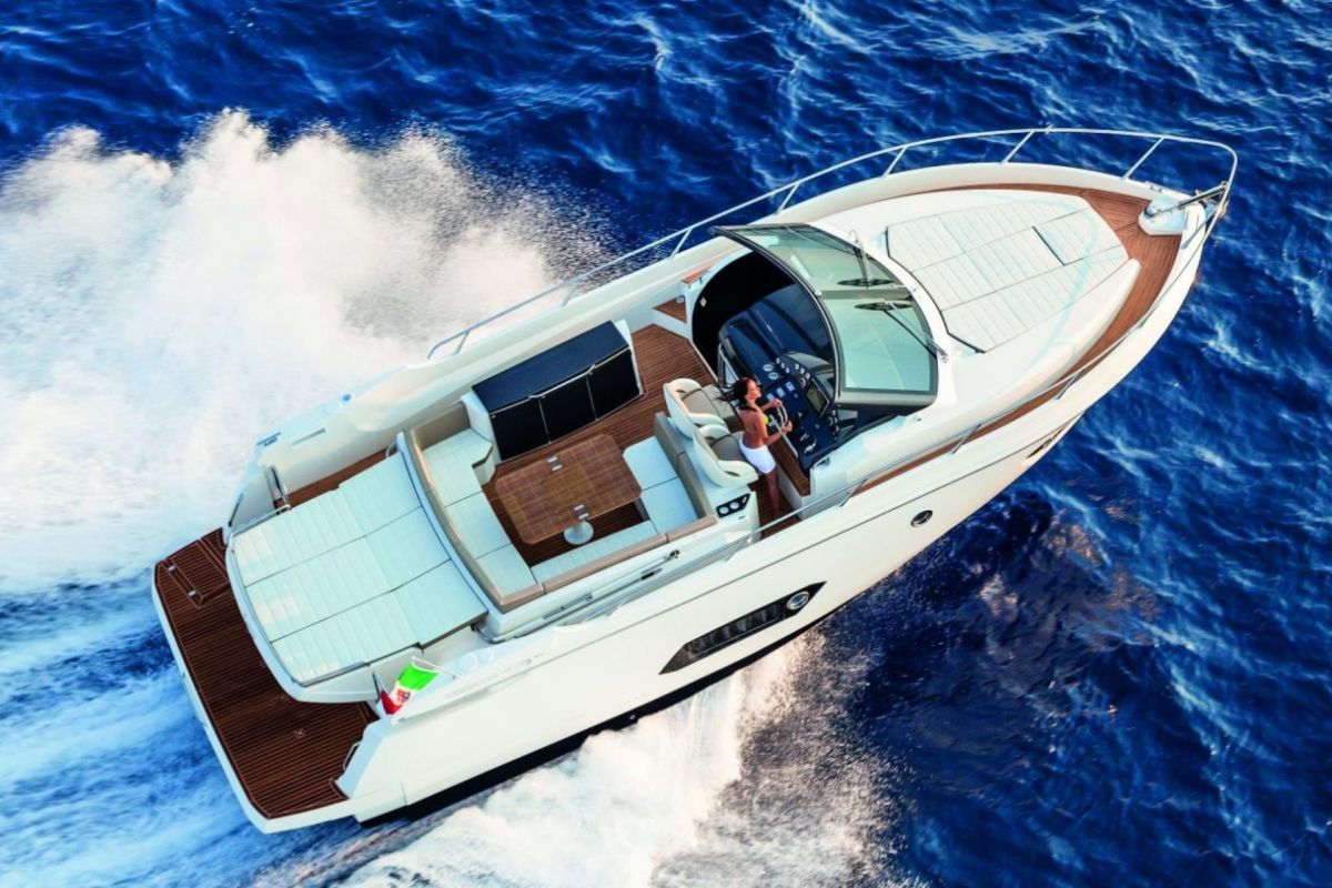 LOCATION YACHT ABSOLUTE 40 STL