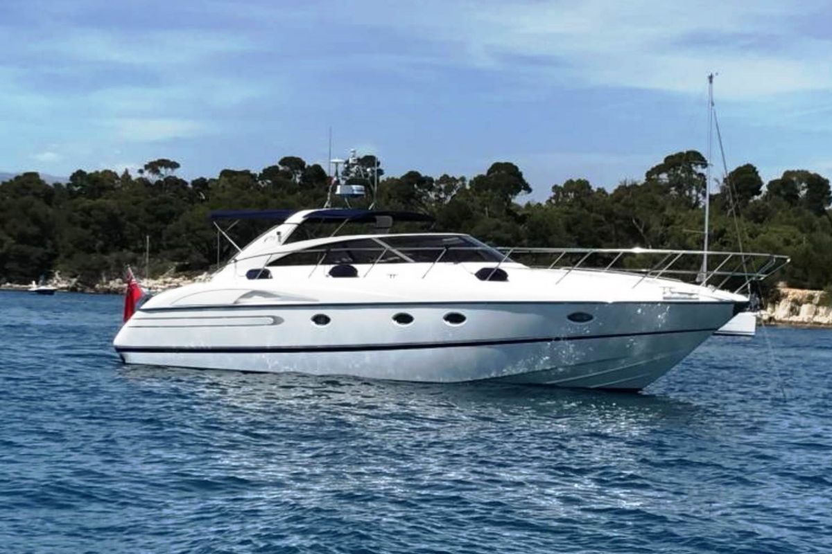 LOCATION YACHT PRINCESS V50